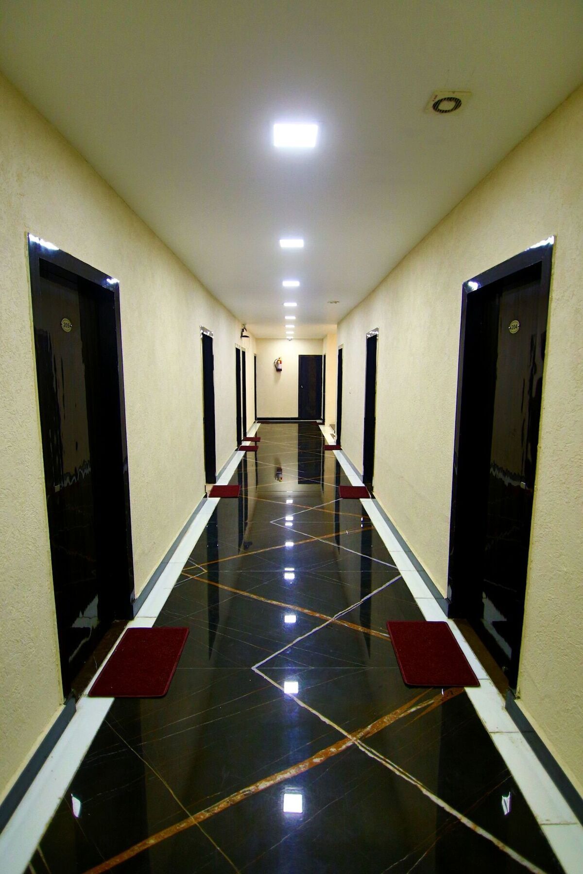 Hotel Gharonda 3*