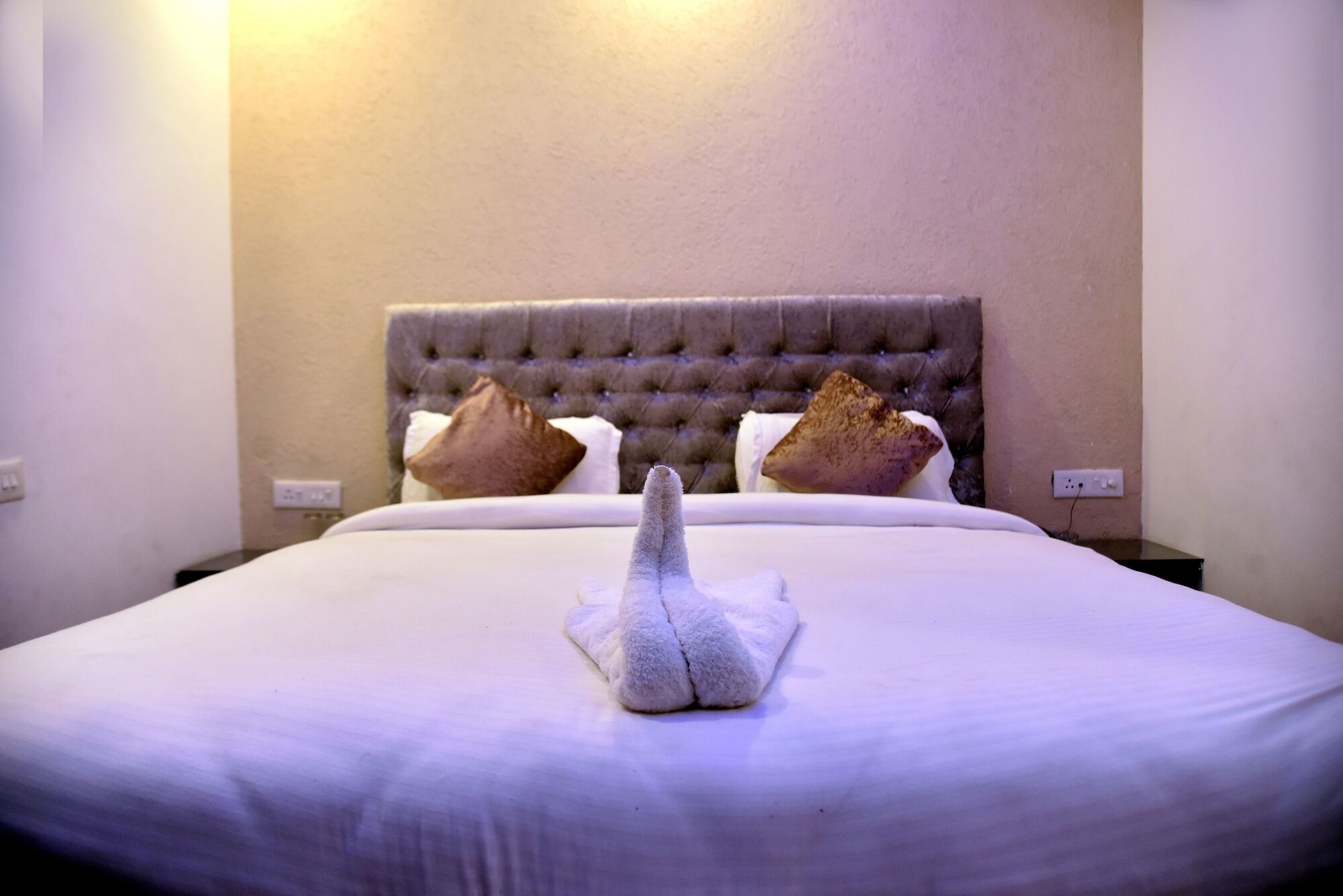 Gharonda Hotel 3*