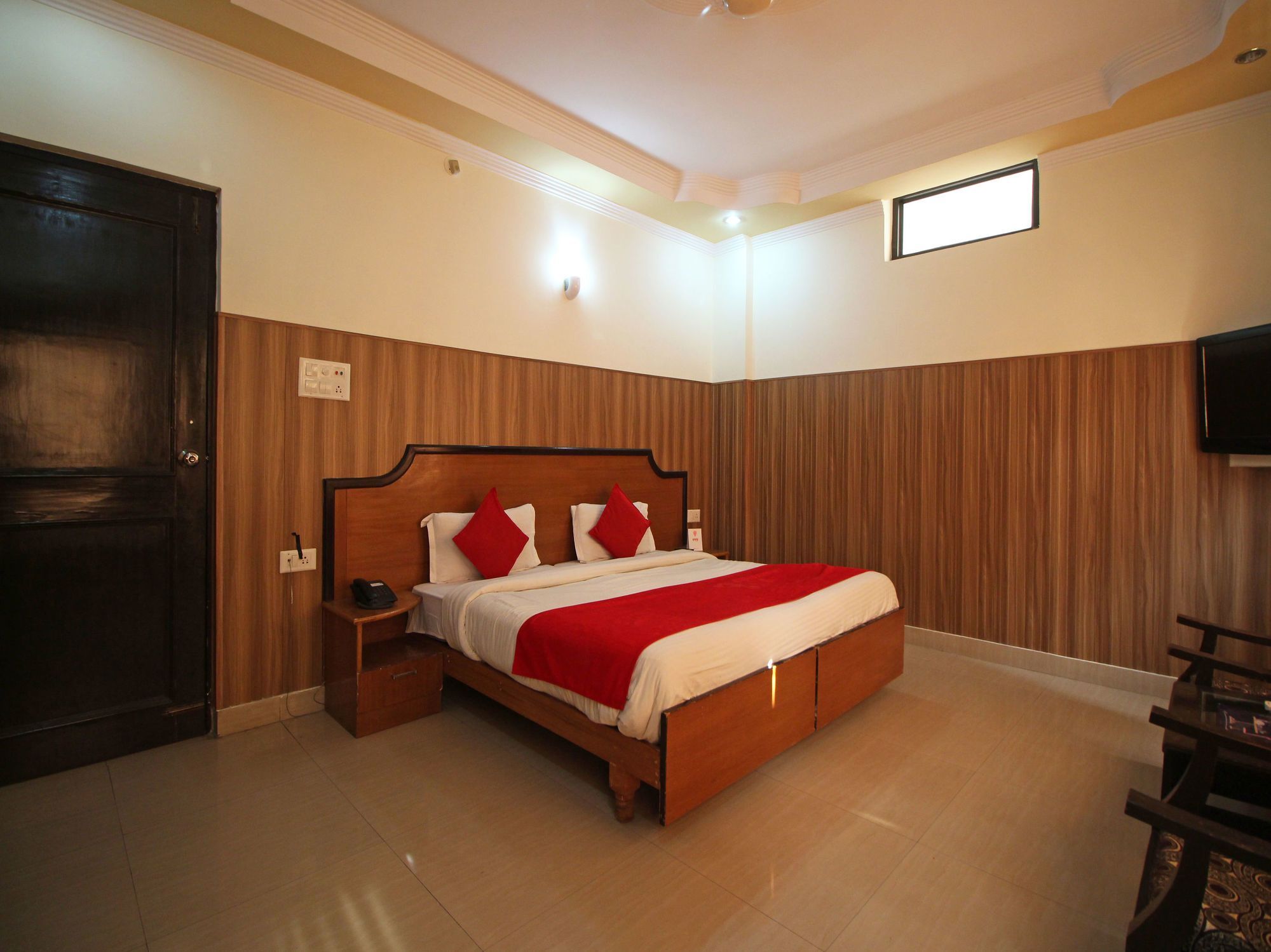 Oyo 1811 Leisure Palace Hotel