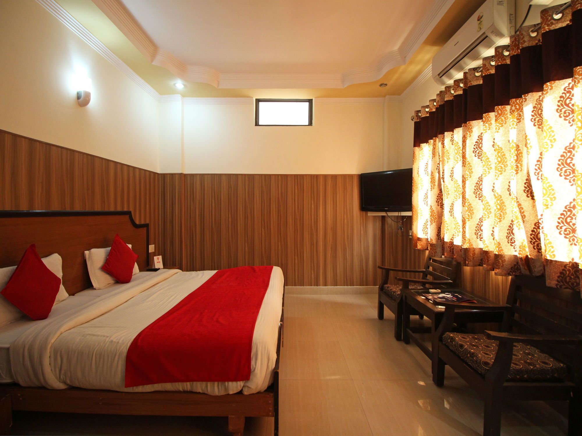 Hotel Oyo 1811 Leisure Palace