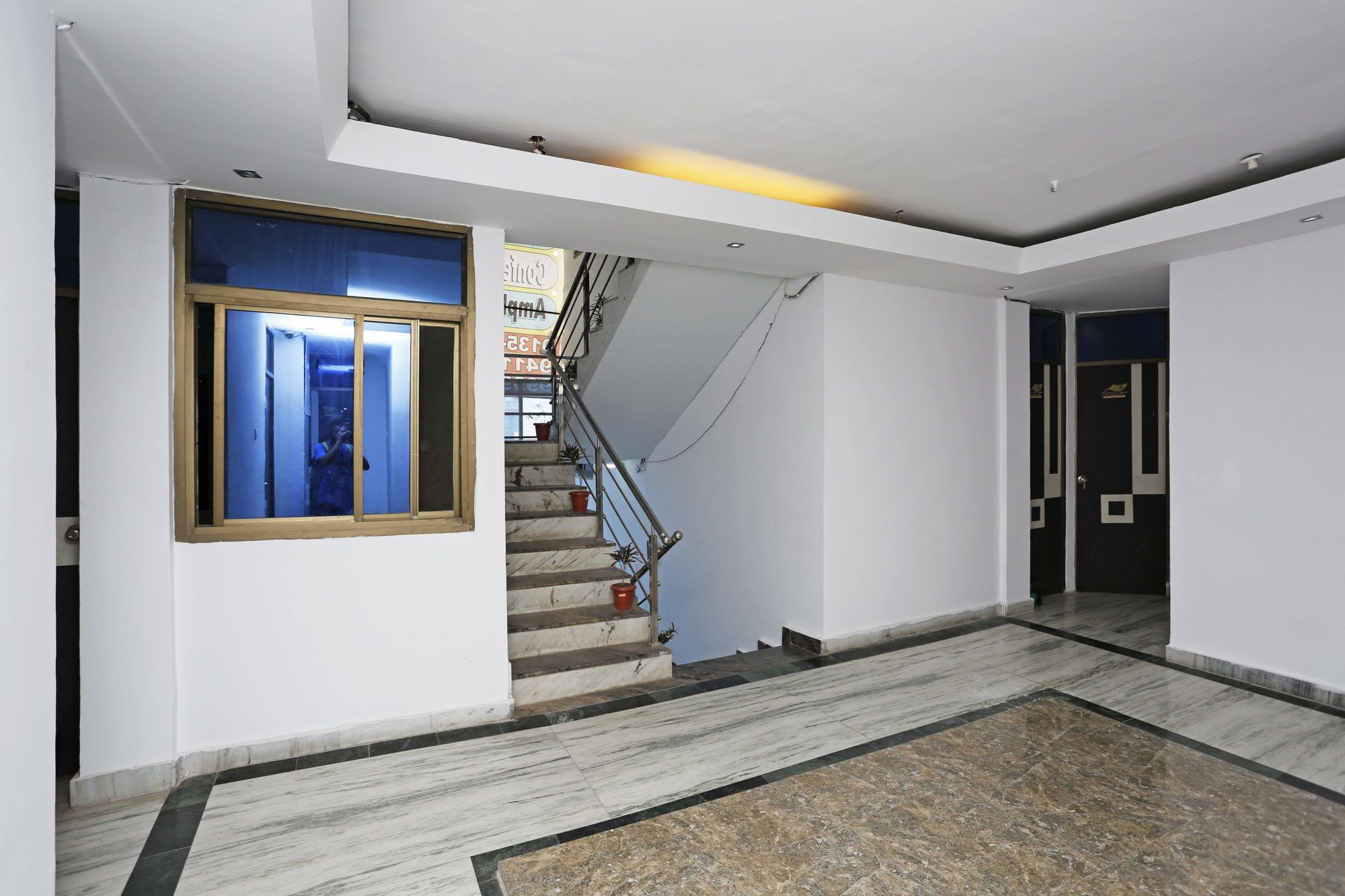 Oyo 4475 Akash Continental Hotel
