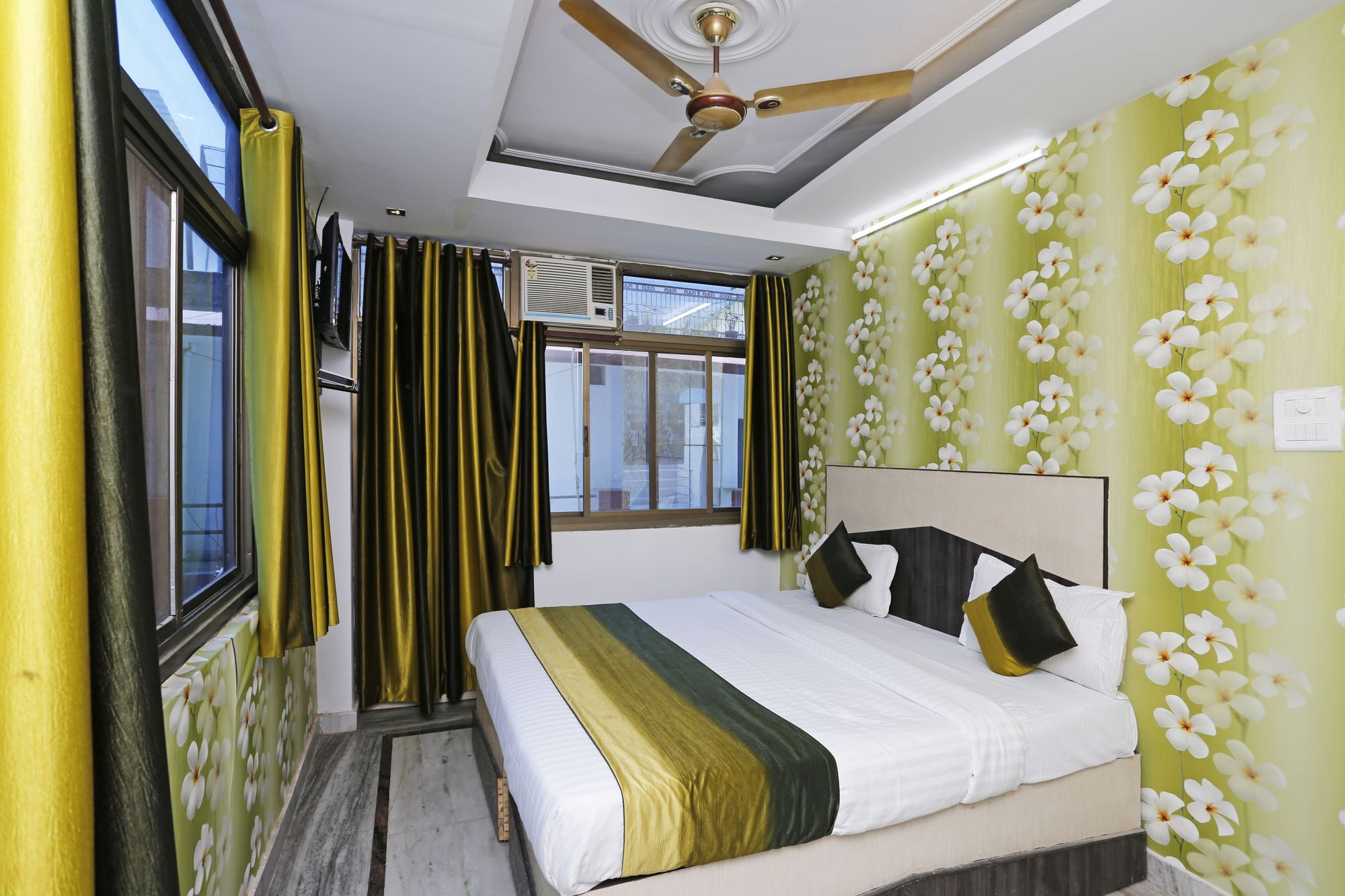 Hotel Oyo 4475 Akash Continental 3*