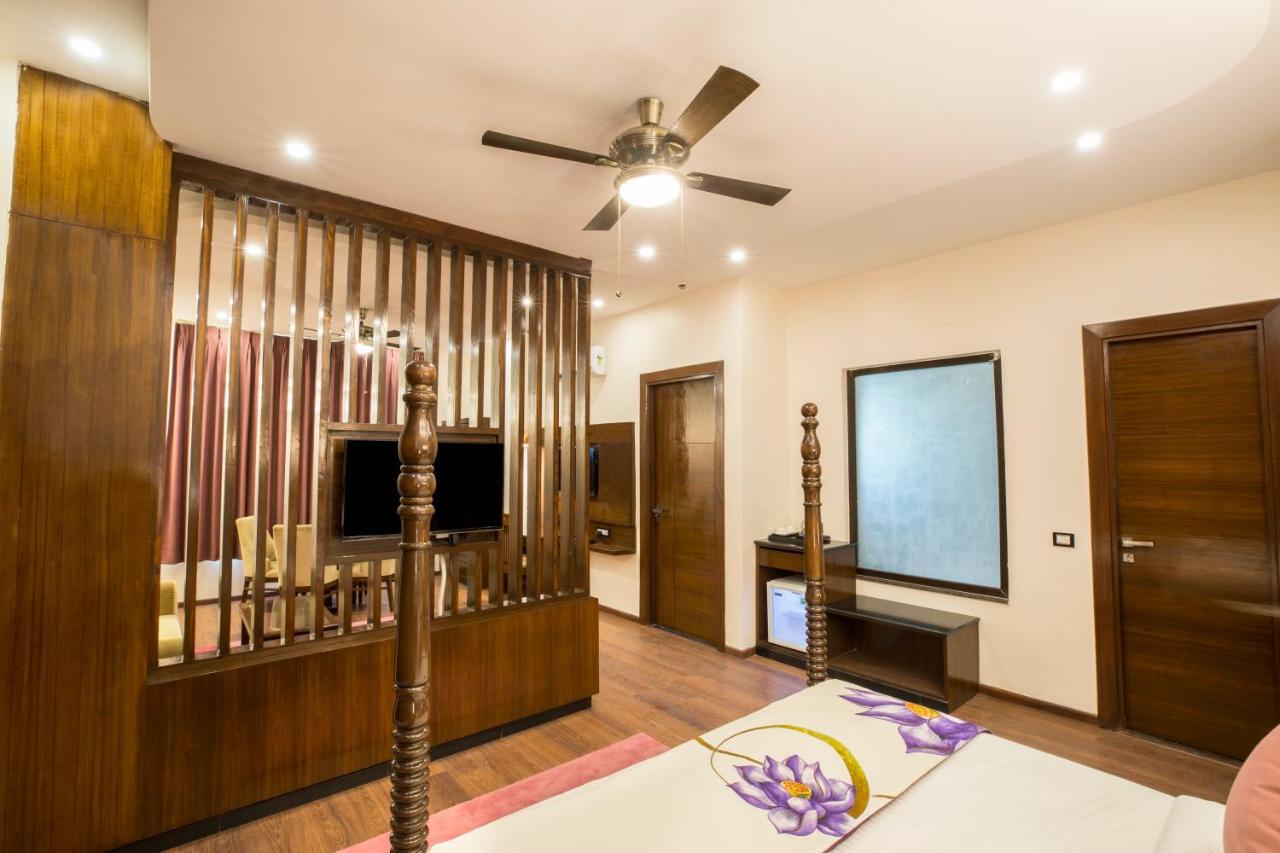 Hotel Regenta On The Ganges 4*