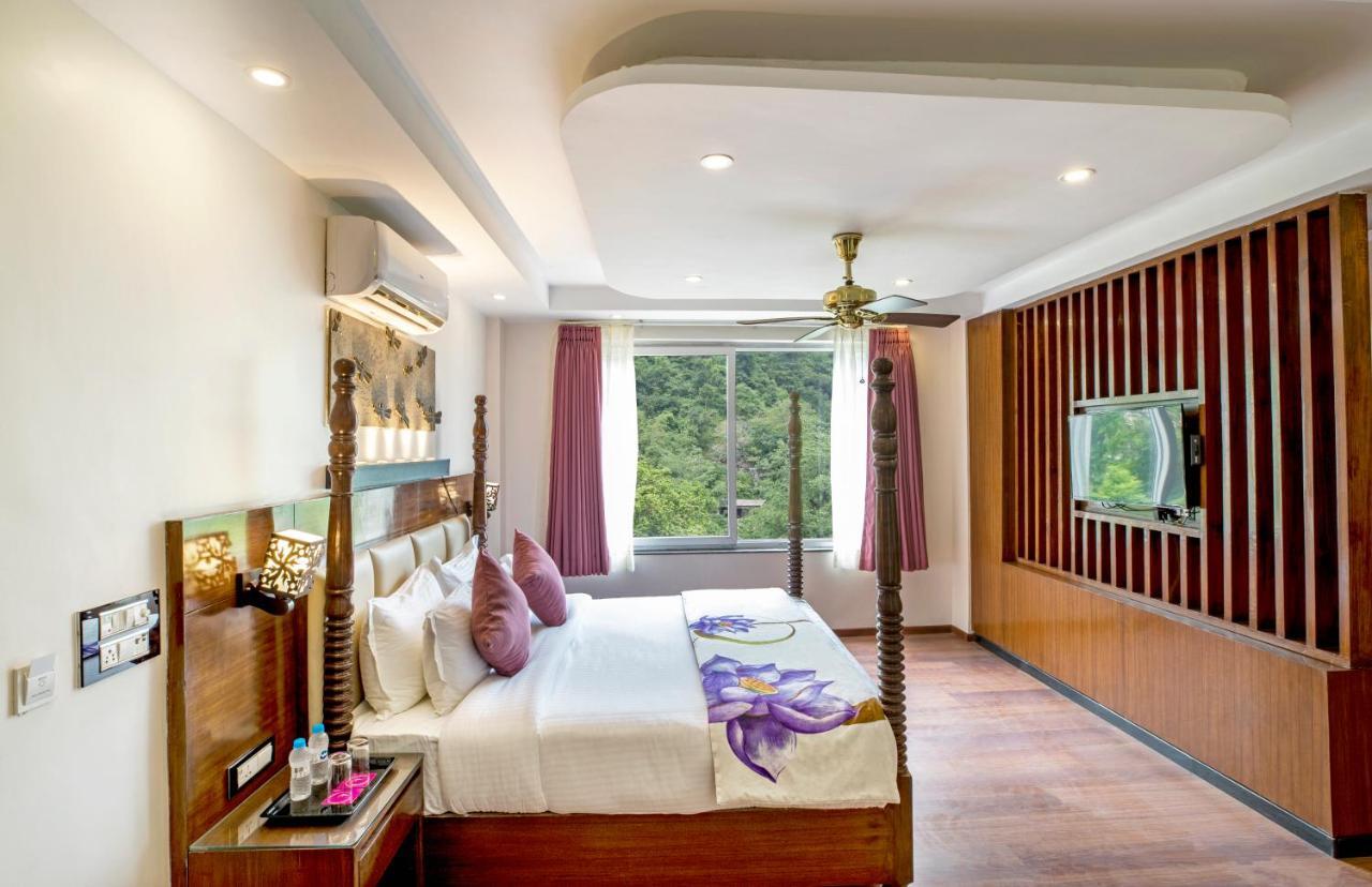 Hotel Regenta On The Ganges