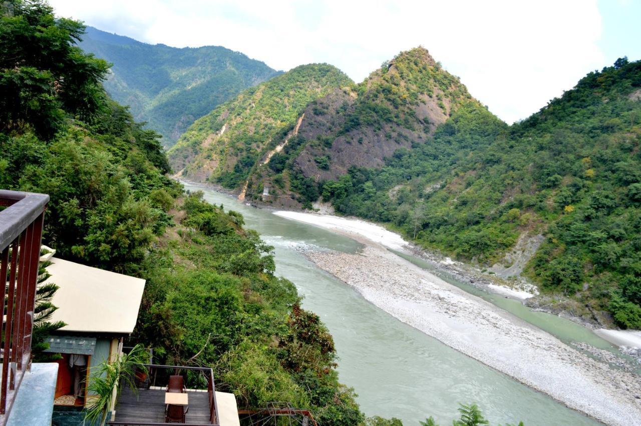 Hotel Raga On The Ganges,