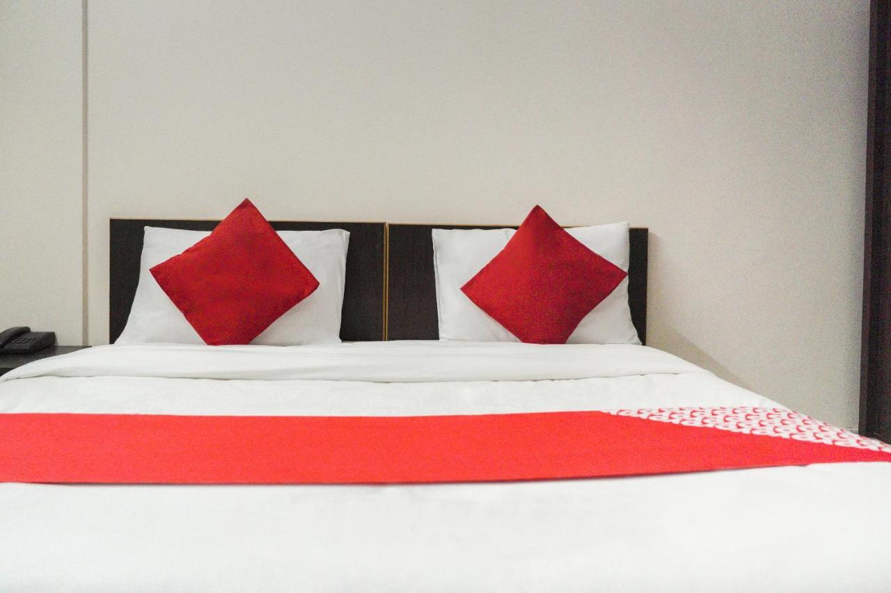 Oyo 70526 Siddheshwar Hotel 3*